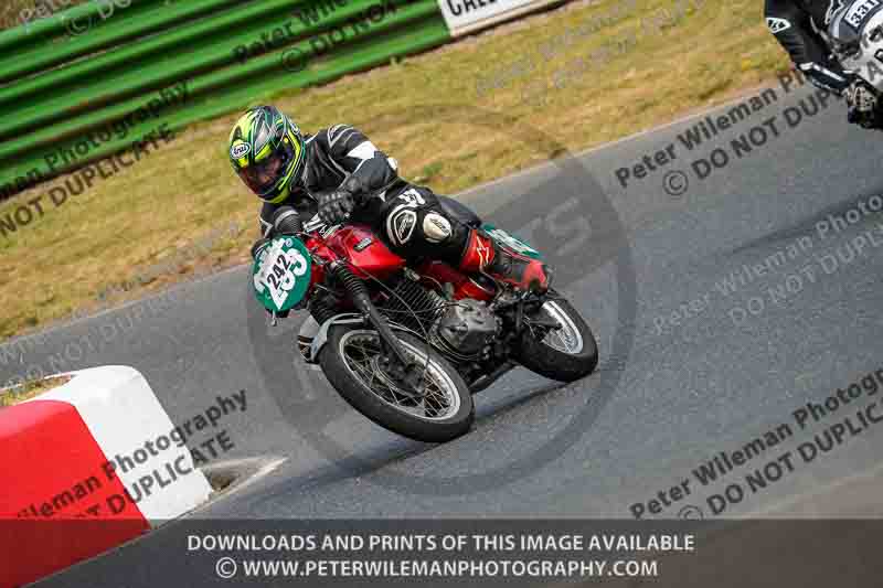 Vintage motorcycle club;eventdigitalimages;mallory park;mallory park trackday photographs;no limits trackdays;peter wileman photography;trackday digital images;trackday photos;vmcc festival 1000 bikes photographs